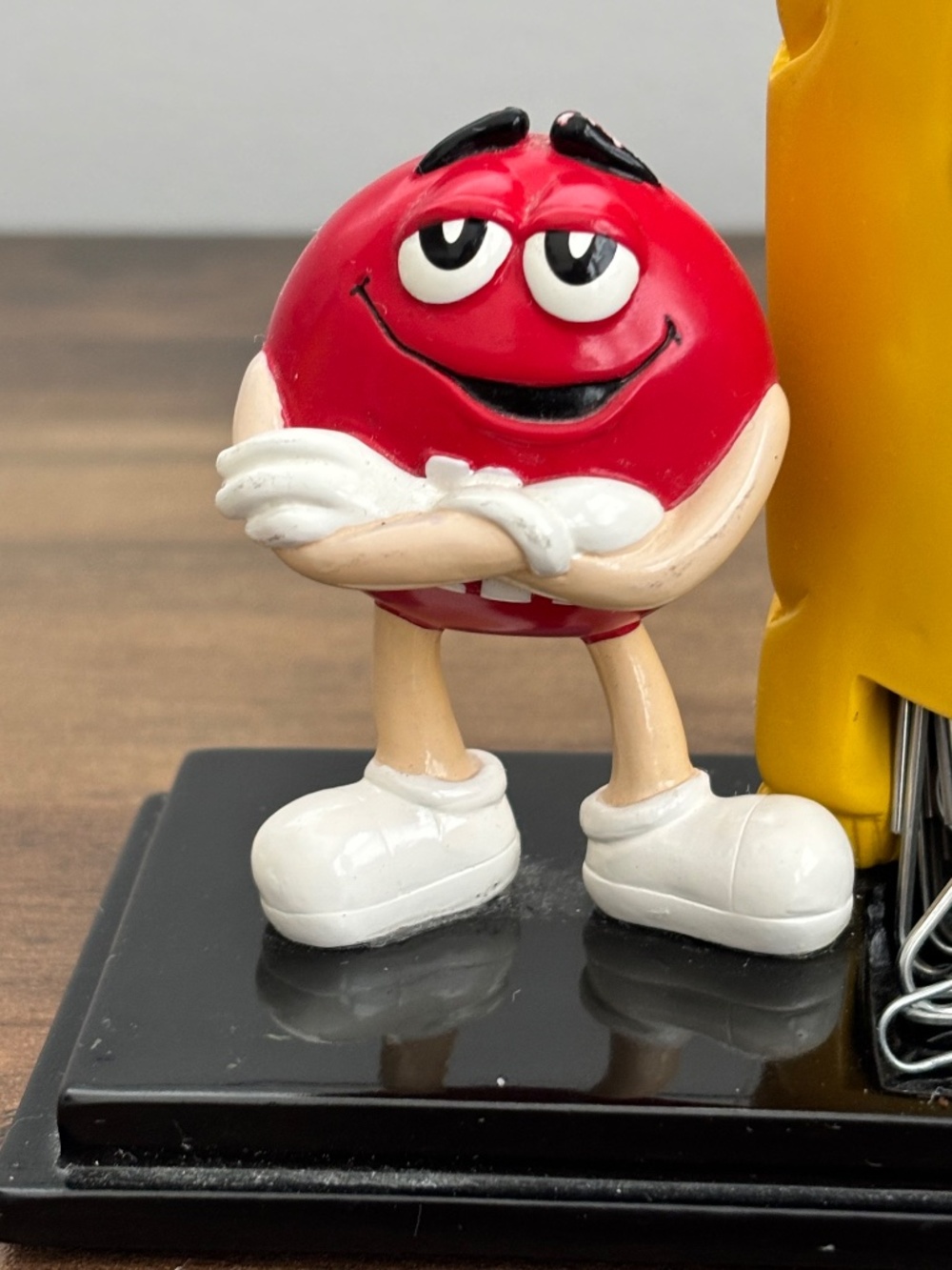 VINTAGE M&M's World Candy Red M&M Desktop Pencil Paper Clip Holder Organizer - Picture 8 of 12